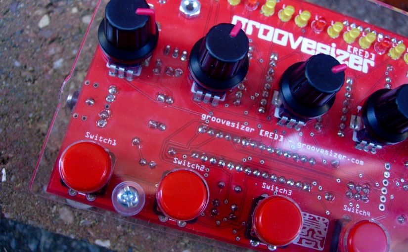 Review of the Groovesizer RED- Synthesizer and Sequencer